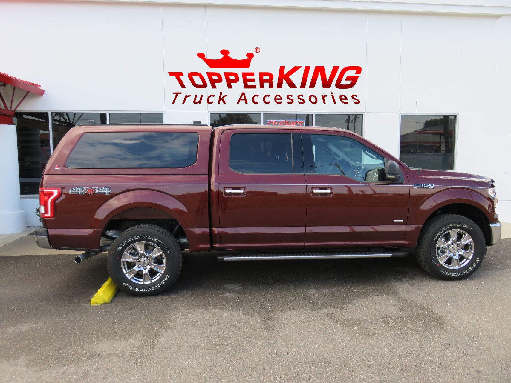 Ford F150 with LEER 100XQ Fiberglass Topper, Roof Racks, Bug Guard, Side Steps, Hitch. Call TopperKING in Brandon 813-689-2449 or Clearwater FL 727-530-9066