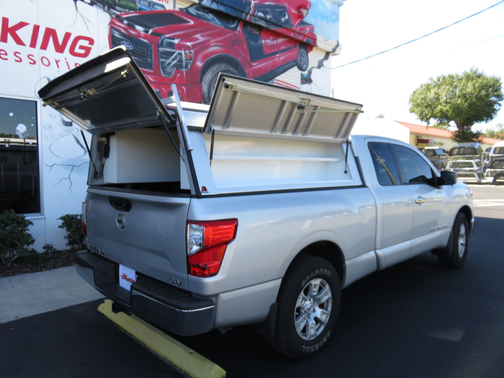 2018 Nissan Titan LEER DCC Commercial Topper, Cargo Management, Hitch. Call TopperKING Brandon 813-689-2449 or Clearwater FL 727-530-9066.