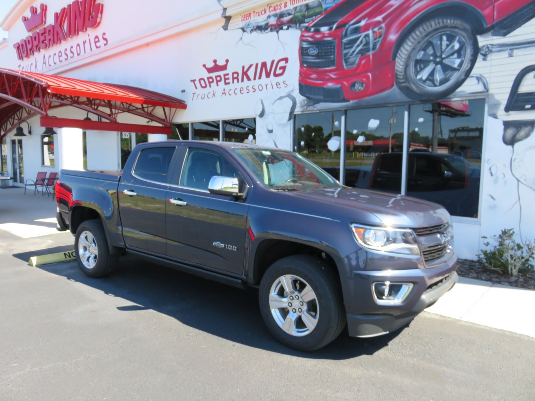 2019 Chevy Colorado with LEER 550, Chrome, Pinstripe, Retractable Step, Tint, Hitch by TopperKING Brandon 813-689-2449 or Clearwater 727-530-9066. Call Now!