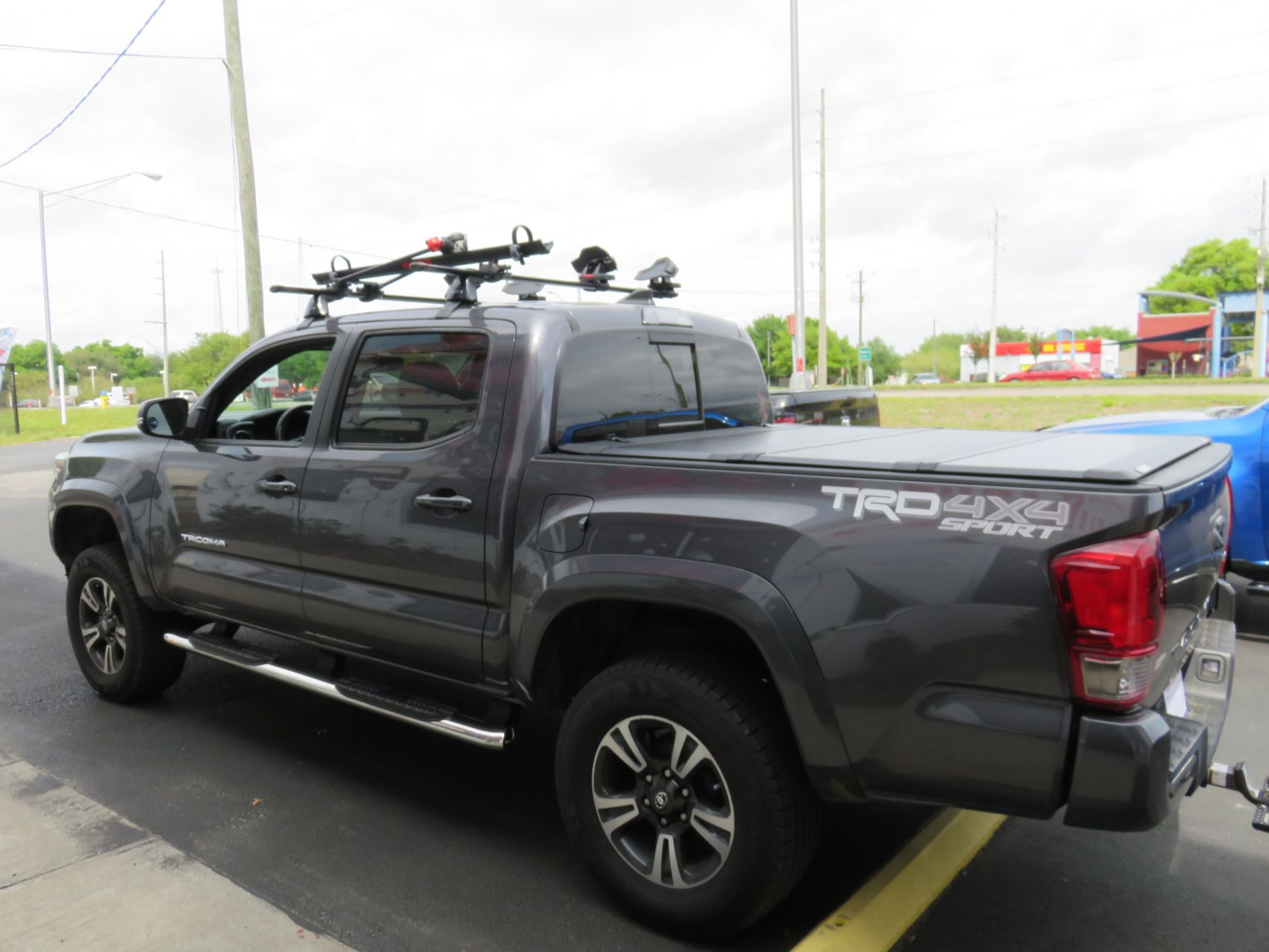 Toyota Tacoma Leer 350m With Yakima Roof Rack Topperking Topperking