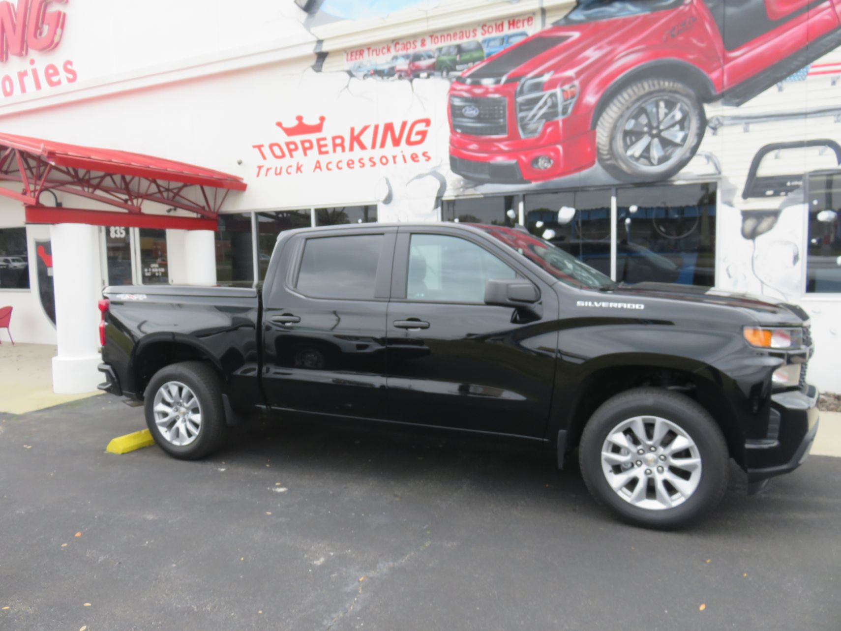 2020 Chevy Silverado with LEER 550, Hitch, and Tint by TopperKING in Brandon, FL 813-689-2449 or Clearwater, FL 727-530-9066. Call today to get started!