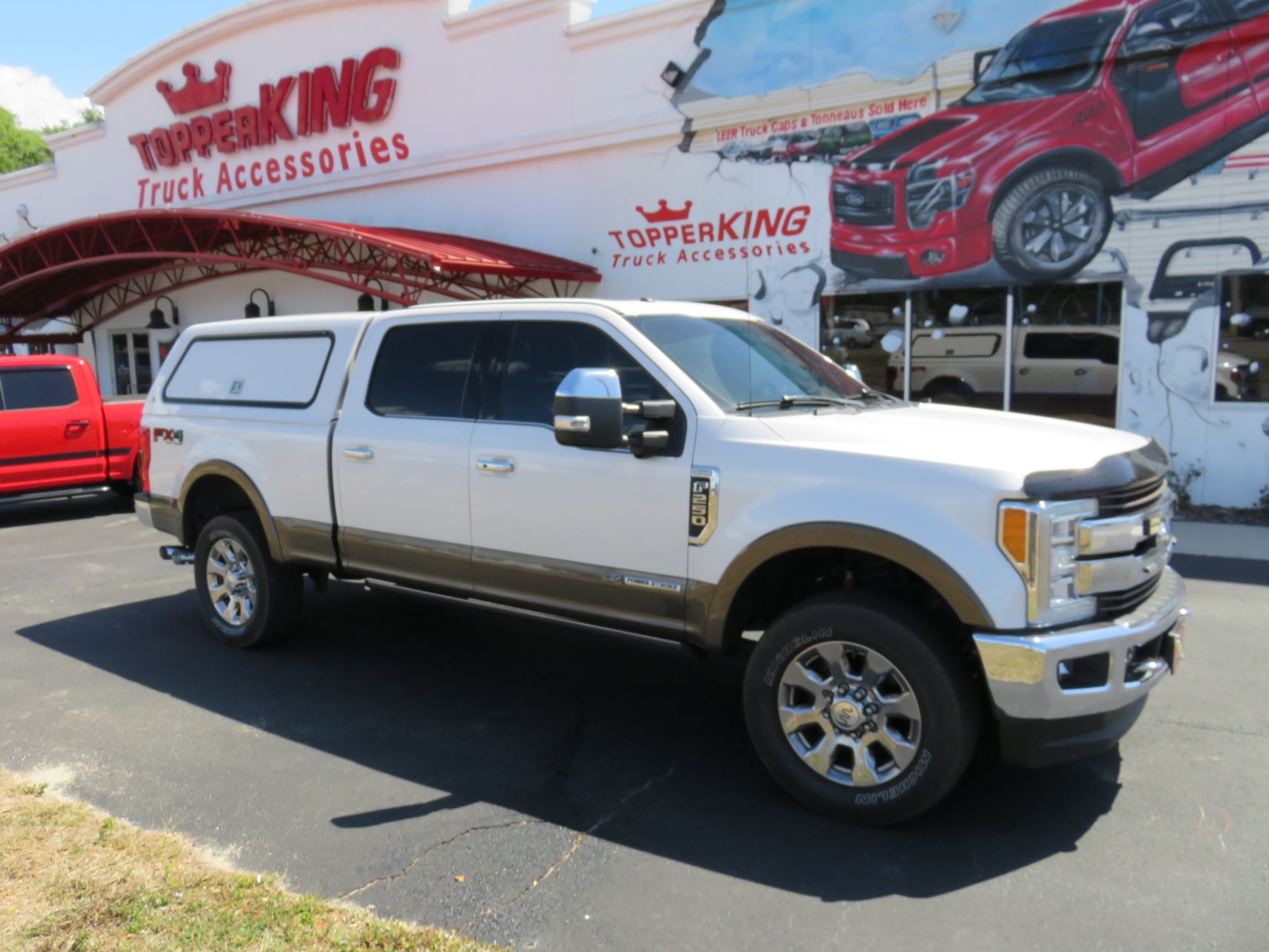 2020 White Ford F250 with LEER 100RCC, BedSlide, Chrome, Bug Guard, by TopperKING in Brandon, FL 813-689-2449 or Clearwater, FL 727-530-9066. Call today!