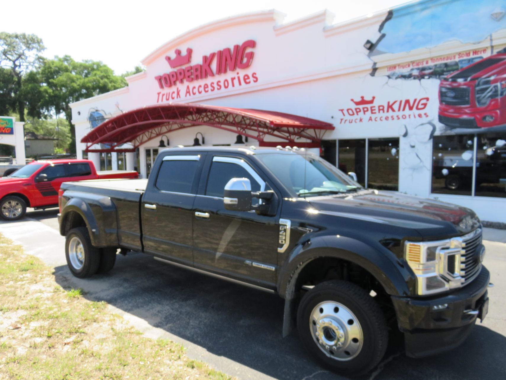 2020 Ford F450 Dually with RollnLock, Chrome Vent Visors, Hitch by TopperKING Brandon 813-689-2449 or Clearwater FL 727-530-9066. Call today!